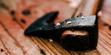 Exploring Romania’s Rich Cultural Heritage: A fascinating insight into the ancient tradition of pig slaughtering during the winter holidays