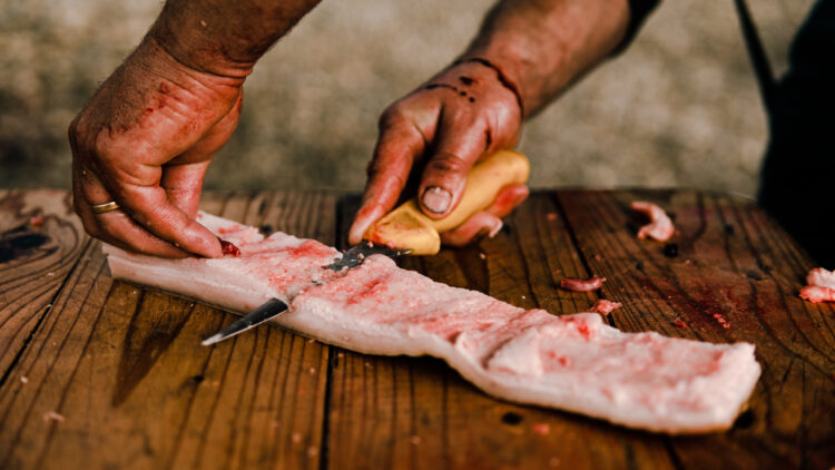 Exploring Romania’s Rich Cultural Heritage: A fascinating insight into the ancient tradition of pig slaughtering during the winter holidays