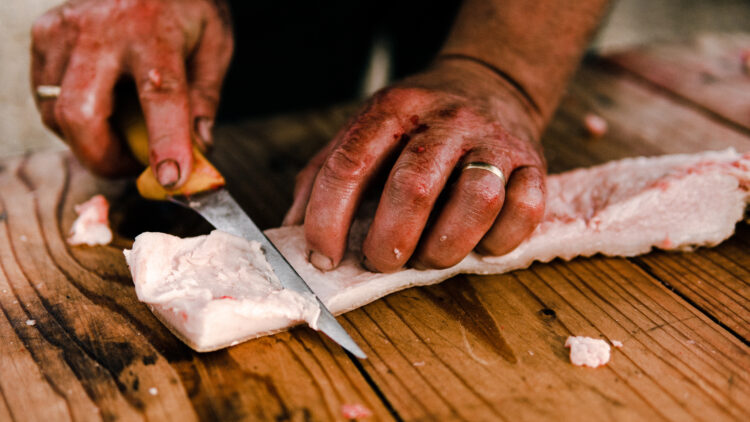 Exploring Romania’s Rich Cultural Heritage: A fascinating insight into the ancient tradition of pig slaughtering during the winter holidays