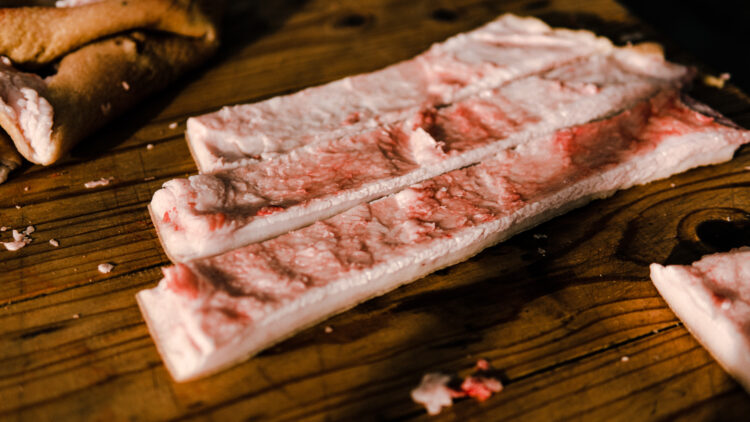 Exploring Romania’s Rich Cultural Heritage: A fascinating insight into the ancient tradition of pig slaughtering during the winter holidays