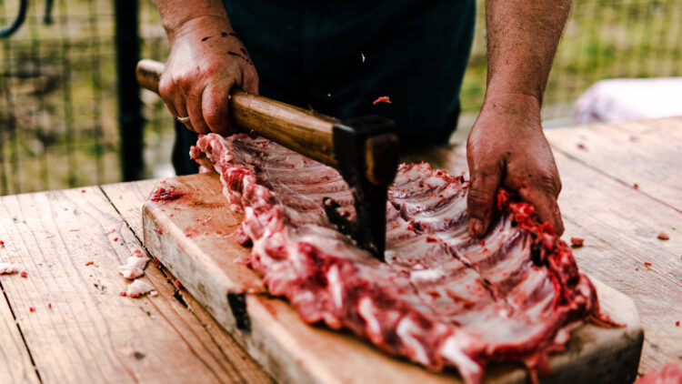 Exploring Romania’s Rich Cultural Heritage: A fascinating insight into the ancient tradition of pig slaughtering during the winter holidays