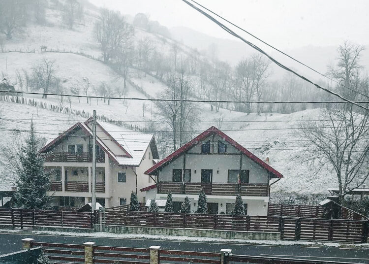 Valea Măceșului, Voineasa, Vâlcea County (Photograph courtesy of a friend)